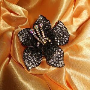 Flower ring (Black and Silver Rhinestone)
